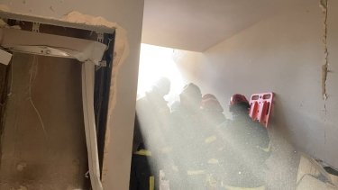 Фото 3 — У Києві пролунало чотири вибухи: ракета влучила у житловий будинок, є постраждалі