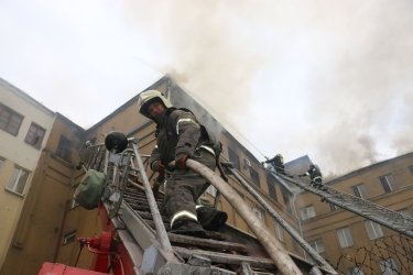 Фото 9 — Очередной обстрел Харькова вызвал пять пожаров: спасатели показали тушение крупнейшего (ФОТО, ВИДЕО)