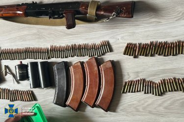 Фото 3 — В Запорожье задержали агента ФСБ, который прятал под детской кроваткой оружие для совершения терактов (ФОТО)