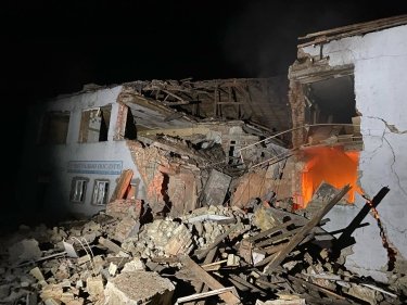 Фото 10 — В Харькове дрон попал в нафтобазу, семеро погибших, в Одессе есть разрушения и раненые: ситуация в регионах (ФОТО)