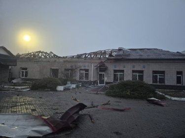 Фото 4 — Россия атаковала железнодорожную инфраструктуру прифронтовых общин, ряд поездов курсирует с задержками (ФОТО)