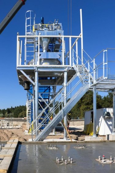 Фото 4 — На Хмельницькій АЕС триває монтаж нового бетонного заводу (ФОТО)