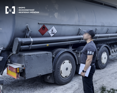 Фото 2 — Продавали сурогат через АЗС: у трьох областях викрили схему з пальним на 50 млн грн