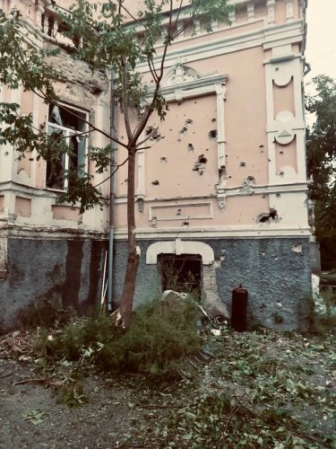 Фото 5 — В Орехове из-за массированного вражеского обстрела повреждены десятки домов, есть погибшая (ФОТО)