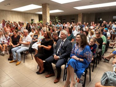 Фото 3 — В Угорщині відкрилась перша двомовна школа для українських дітей