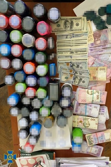 Фото 14 — Обыски в доме Кличко: СБУ раскрыла схему контрабанды нефтепродуктов на 100 млн грн (ФОТО)