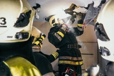 Фото 3 — В Киеве горел частный дом престарелых с 80 людьми внутри (ФОТО)