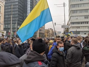 Фото 8 — Под Конституционным судом протестуют против его решения по НАПК (ФОТО, ВИДЕО)