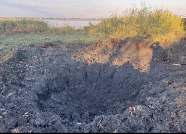 Фото 3 — Оккупанты нанесли авиаудар и обстреляли поселок под Херсоном: есть раненые (ФОТО)