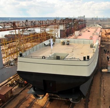 Фото 2 — На судовой верфи Новинского спустили на воду химический танкер (фото)