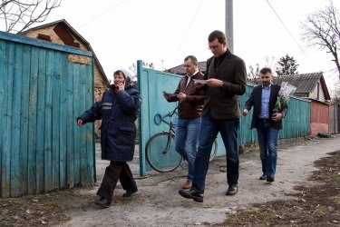 Фото 5 — Омелян 8 Марта устроился работать почтальоном (фото)