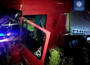 Фото 4 — В ДТП под Киевом попали грузовики, автобус и легковушка: 5 жертв, 20 пострадавших (ФОТО)