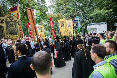 Фото 12 — "Мы сюда приехали мира просить" — как в Киеве прошел Крестный ход УПЦ МП (фото)