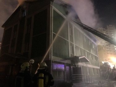 Фото 4 — В Киеве горела церковь Свидетелей Иеговы (ФОТО)