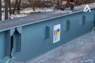 Фото 3 — На Чернігівщині встановили перший модульний міст з переданих із Франції