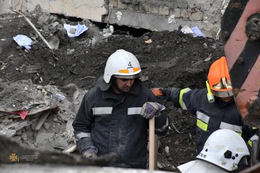 Фото 4 — Обстріл Миколаївської ОДА: кількість загиблих зросла до 24 (ФОТО)