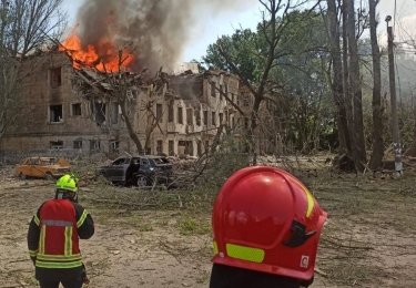 Фото 2 — Россия ударила ракетой по медучреждению в Днепре. Двое людей погибли, есть пострадавшие (ФОТО/ВИДЕО)