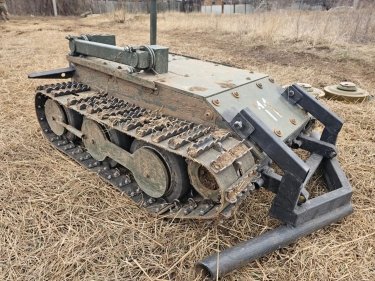 Фото 2 — С начала года Минобороны допустило к использованию 17 новых образцов техники для разминирования