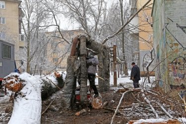 Фото 11 — На юге Украины из-за снега закрыли дороги, фуры не пускают даже в Киев (ФОТО, ВИДЕО)