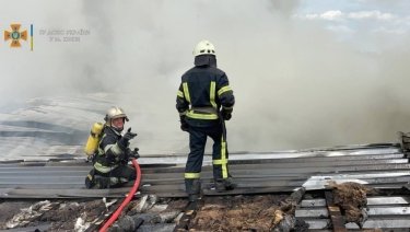 Фото 6 — Пожар в Киеве: на Куреневке горели склады (ФОТО)