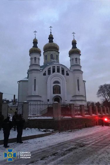 Фото 10 — СБУ завершила меры безопасности в епархиях УПЦ (МП) в девяти областях: нашли российские паспорта, литературу и пропуски оккупантов