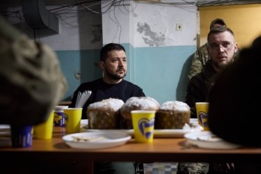 Фото 3 — Зеленський приїхав на передову у Донецьку область та нагородив захисників (ФОТО, ВІДЕО)