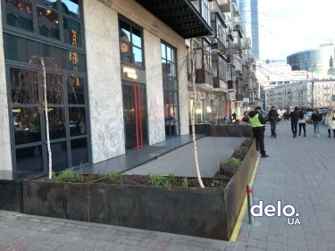 Фото 3 — "Все оспорим в суде": как киевские бары и кафе продолжают работать вопреки локдауну