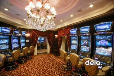Фото 5 — Тысяча долларов за вход и никаких шлепанцев: в Киеве начали работу премиум-казино (ФОТО)