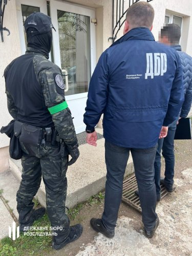 Фото 9 — ДБР обшукує житло та підприємства родичів Медведчука та Козака у Львівській області (ФОТО)