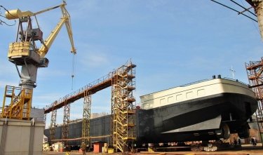 Фото 3 — На судовой верфи Новинского спустили на воду химический танкер (фото)