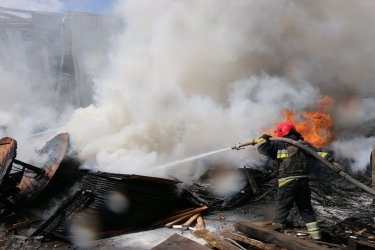 Фото 4 — РФ обстріляла з РСЗО чотири підприємства Харкова, зокрема кабельний завод: є поранені (ФОТО, ВІДЕО)
