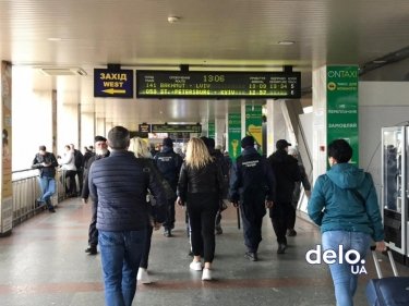 Фото 8 — Как происходит большая "зачистка" на Центральном ж/д вокзале Киева (ФОТО)