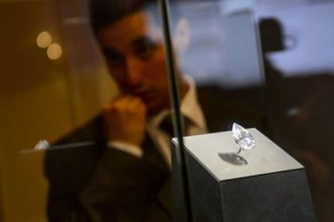 Фото 2 — За $26 млн ушел с молотка редкий грушевидный бриллиант