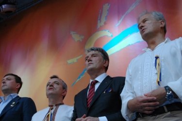 Фото 15 — Жара и хвалебные оды: Как Ющенко презентовал новую партию