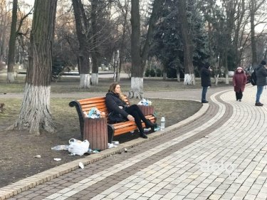 Фото 7 — Протестовавшие под Радой оставили после себя битую брусчатку и мусор (ФОТО, ВИДЕО)