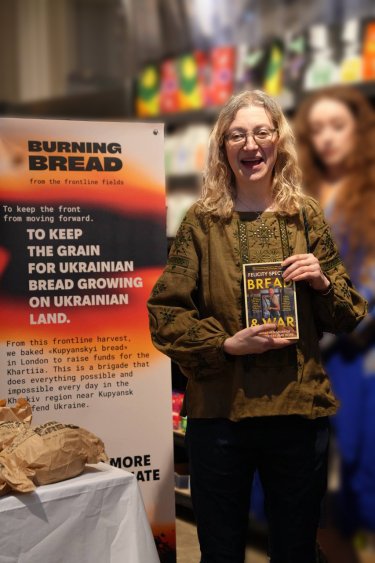 Фото 10 — Як "Запеклий хліб із прифронтових полів" допомагає говорити про Україну у світі та підтримувати військових