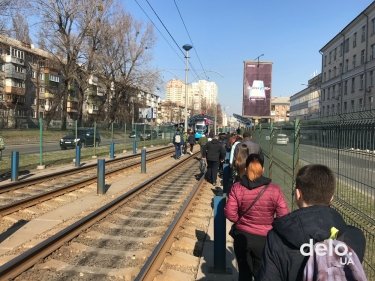 Фото 3 — В Киеве заблокировано движение трамваев на скоростной линии (фото)
