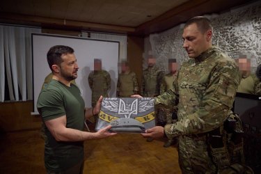 Фото 5 — Зеленський на Донеччині відвідав підрозділ ІПСО (ФОТО)