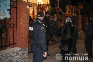 Фото 6 — В полиции рассказали о нарушениях карантина во время пасхальных служб (ФОТО, ВИДЕО)