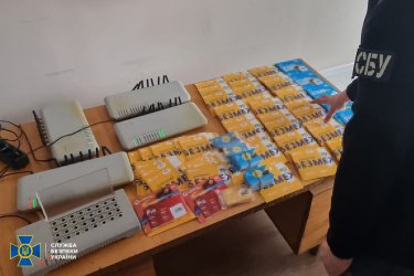 Фото 3 — В Хмельницкой области разоблачили ботоферму, через которую "разгоняли" фейки о войне в Украине