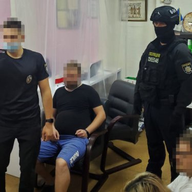 Фото 5 — В Хмельницкой области накрыли типографию, делавшую поддельные дипломы и Covid-сертификаты