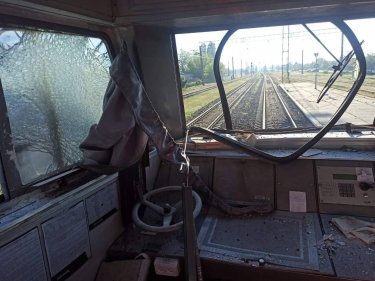Фото 4 — Российская армия ударила дроном по поезду: есть раненые среди пассажиров (ФОТО)