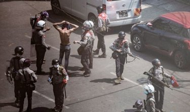 Фото 6 — Госпереворот в Мьянме: военные открыли огонь по протестующим, есть погибшие и раненые