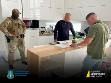 Фото 3 — НАБУ піймало чиновників на схемі виведення з держвласності сільгоспземель на Київщині: збитки - майже 2 мільярди (ФОТО)