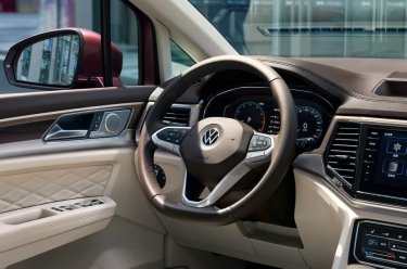 Фото 7 — Volkswagen презентовал огромный семиместный минивэн (ФОТО)