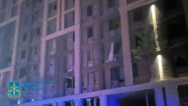 Фото 8 — Войска РФ нанесли удар по Днепру, попав во многоэтажку и здание СБУ: есть пострадавшие (ФОТО, ВИДЕО)