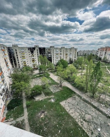 Фото 3 — Армия РФ круглосуточно штурмует Северодонецк — горят дома и склады