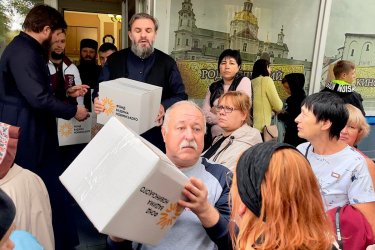 Фото 9 — УПЦ та Фонд Вадима Новинського роздали більше 40 тисяч продуктових наборів жителям України, які страждають від війни