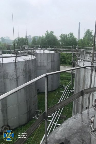 Фото 17 — Обыски в доме Кличко: СБУ раскрыла схему контрабанды нефтепродуктов на 100 млн грн (ФОТО)