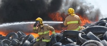 Фото 2 — Масштабный пожар в Кувейте: горит крупнейшая в мире свалка автопокрышек (ФОТО, ВИДЕО)